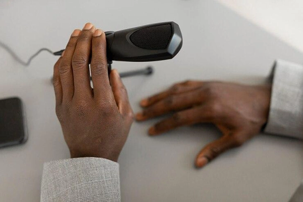 Polygraphs Require Elaborate