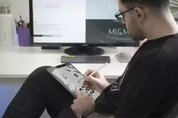 How does Gramhir Pro AI work